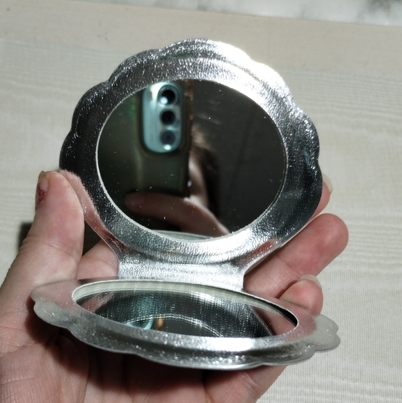 Holographic Seashell Mermaid Mirror - Picture 4 of 5